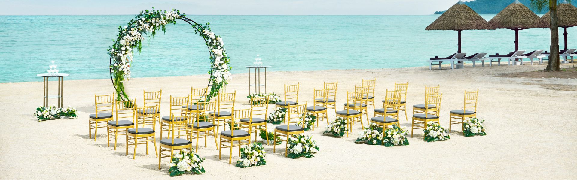 beach wedding at doubletree by hilton damai laut